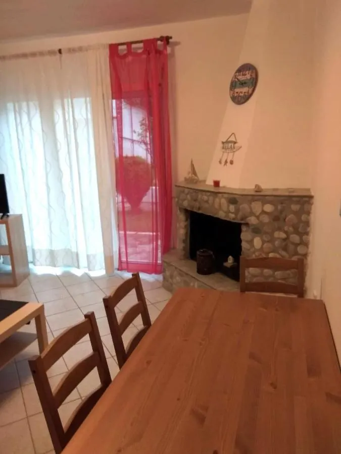 Roses Rt Apartments Skioni III 네아 스키오니