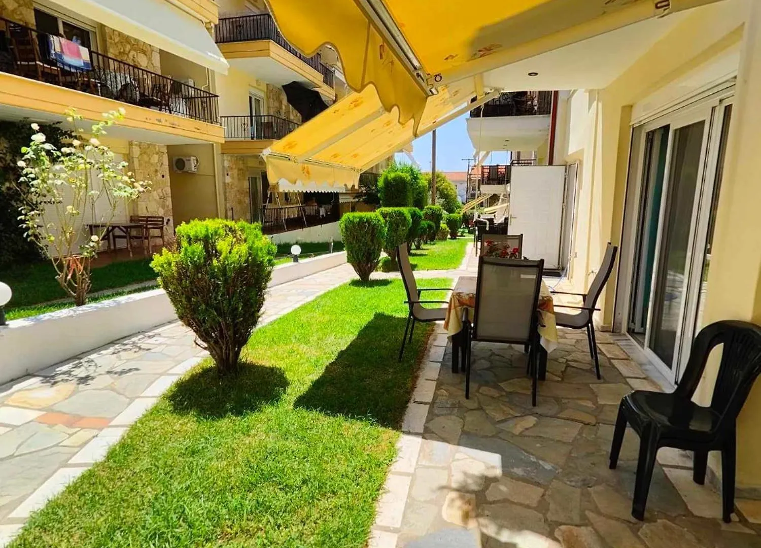 Roses Rt Apartments Skioni III Nea Skioni Greece